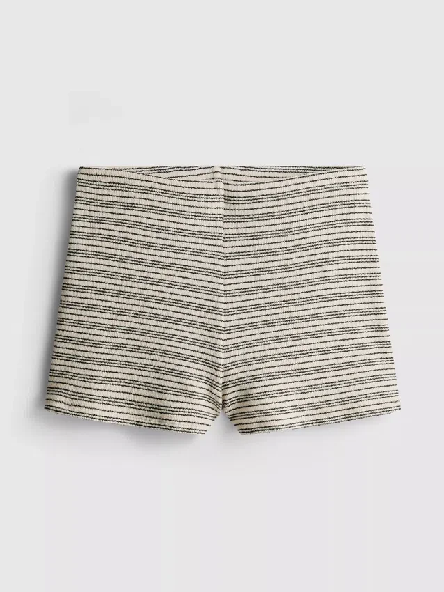 Paula Echevarría stickade randiga minishorts