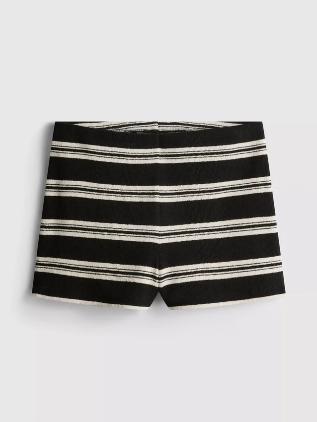 Paula Echevarría stickade randiga minishorts