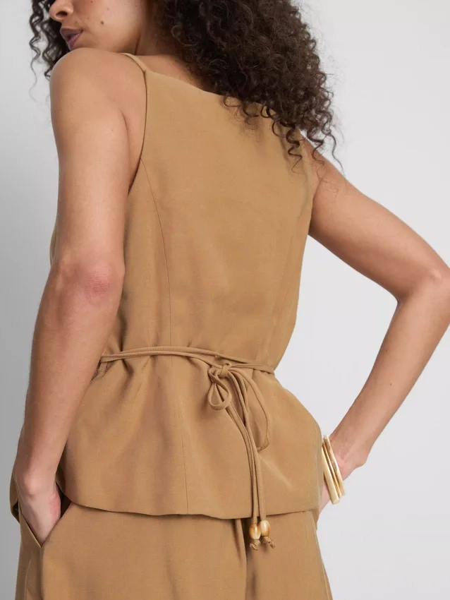 Paula Echevarría väst med peplum-kant