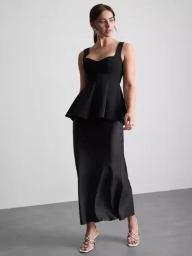 Peplum-top i crepe med hjärtformad halsringning