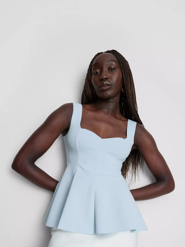 Peplum-top i crepe med hjärtformad halsringning