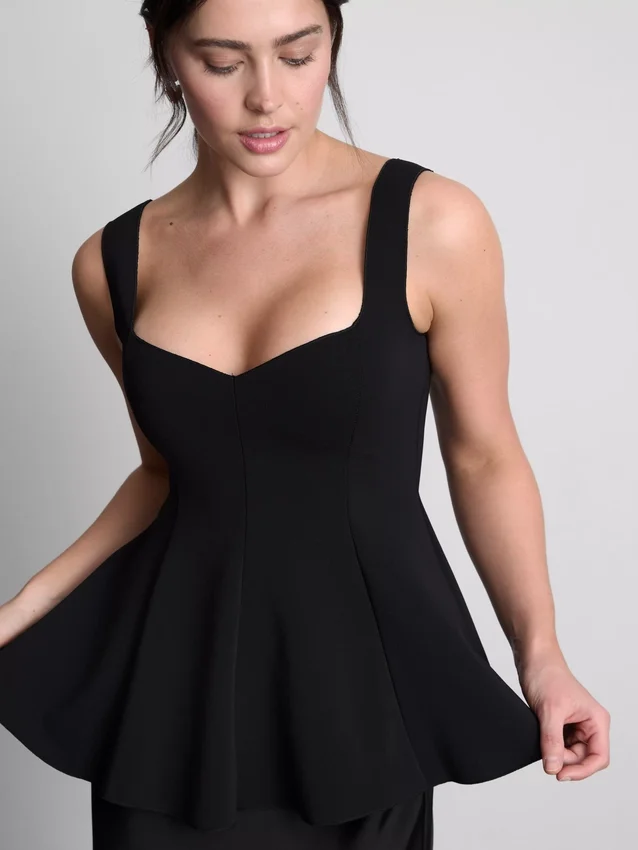 Peplum-top i crepe med hjärtformad halsringning