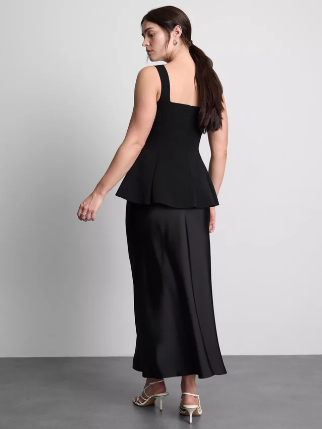 Peplum-top i crepe med hjärtformad halsringning