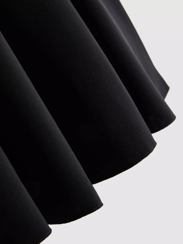 Peplum-top i crepe med hjärtformad halsringning
