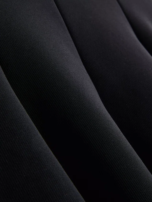 Peplum-top i crepe med hjärtformad halsringning