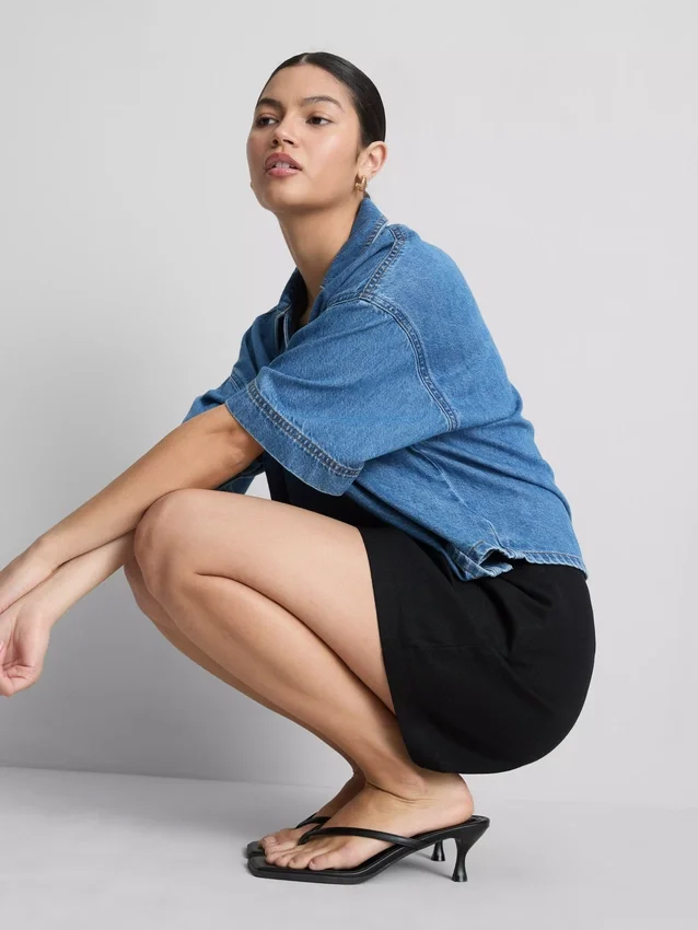 Plisserade shorts i linneblandning