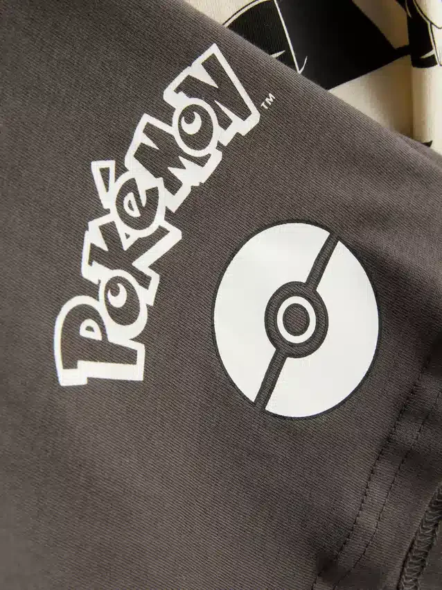 Pokémon-pyjamas med korta shorts