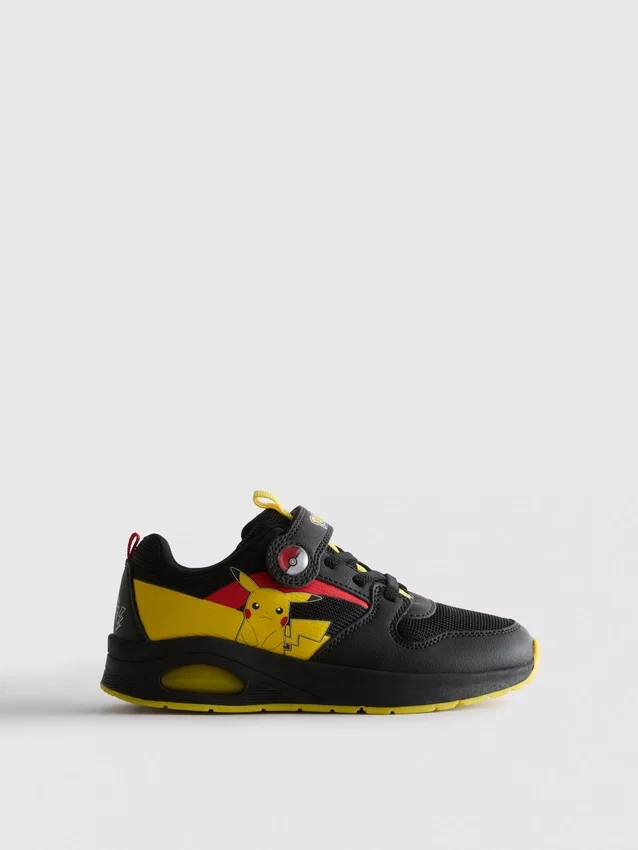Pokémon-sneakers med lysande detaljer