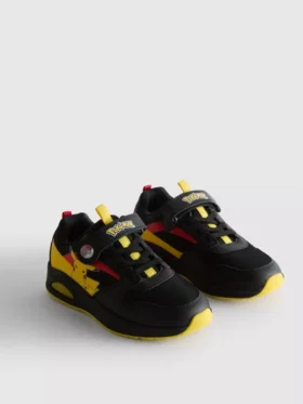 Pokémon-sneakers med lysande detaljer