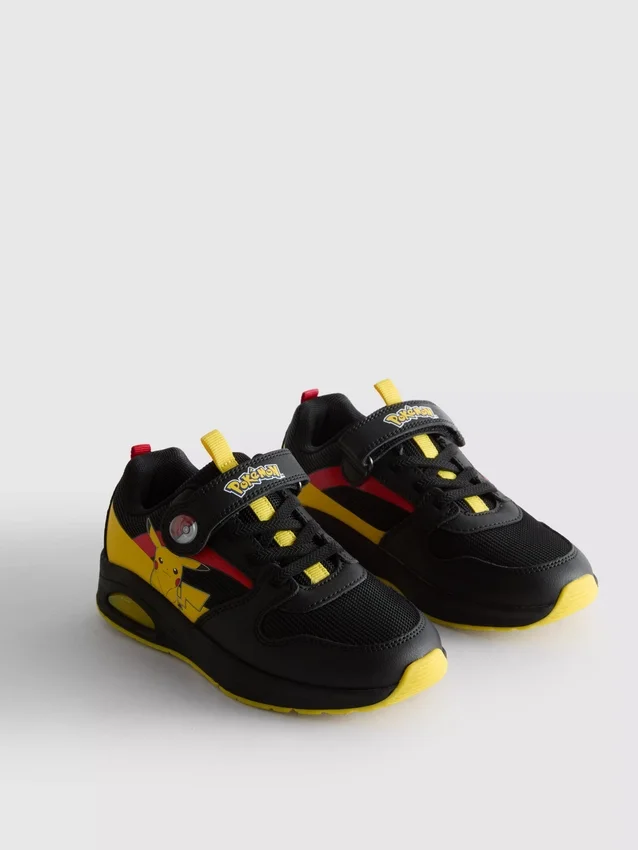 Pokémon-sneakers med lysande detaljer