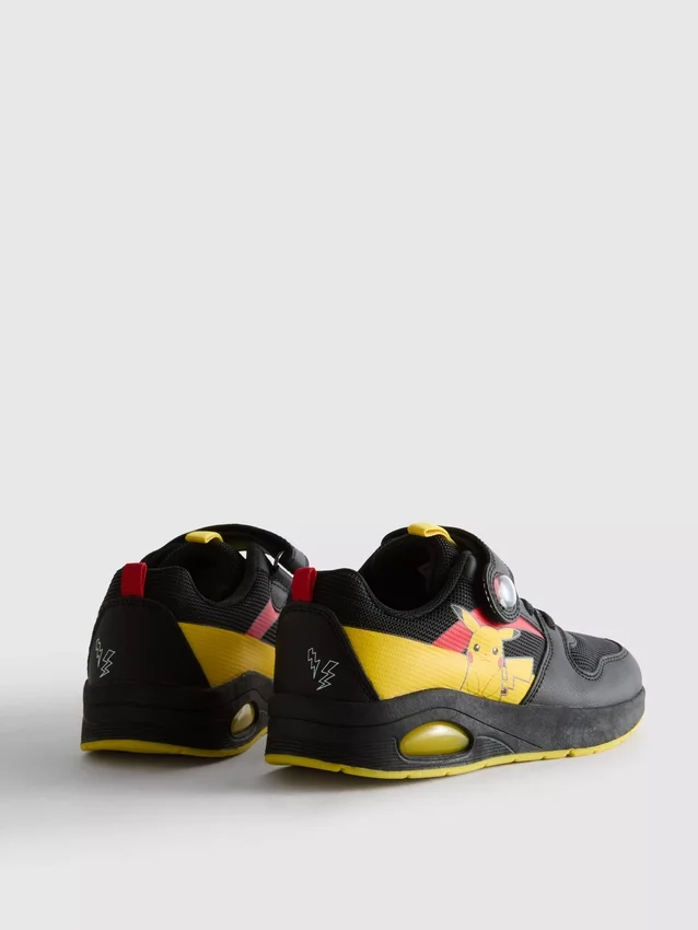 Pokémon-sneakers med lysande detaljer