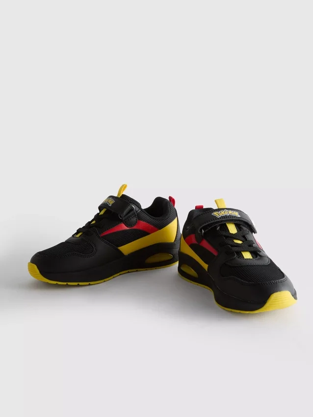 Pokémon-sneakers med lysande detaljer