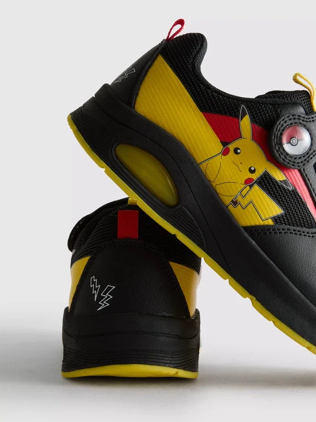 Pokémon-sneakers med lysande detaljer