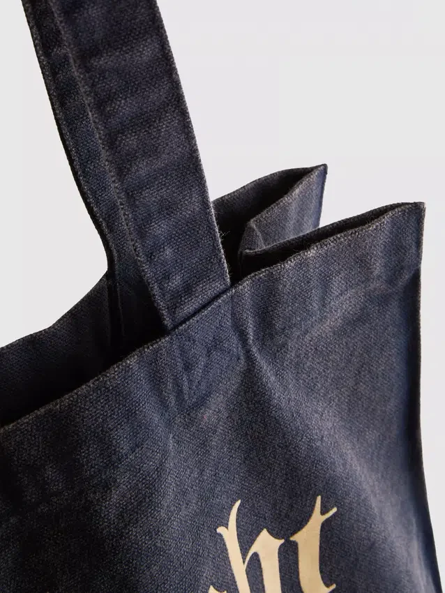 Praktisk totebag med magiskt tryck