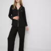 Pyjamasar i boyfriend-modell med kontrasterande kantband