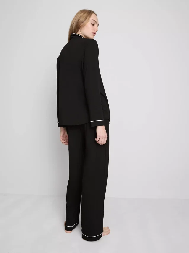Pyjamasar i boyfriend-modell med kontrasterande kantband