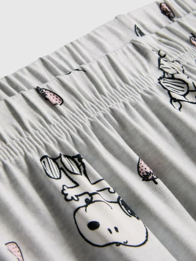 Pyjamasar i boyfriend-modell med Snoopy-motiv