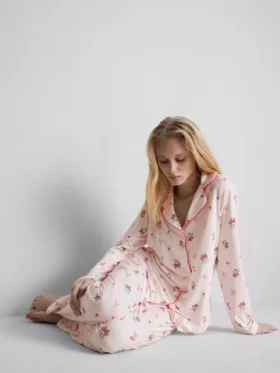 Pyjamasar i boyfriend-stil med Minnie Mouse-motiv från Disney