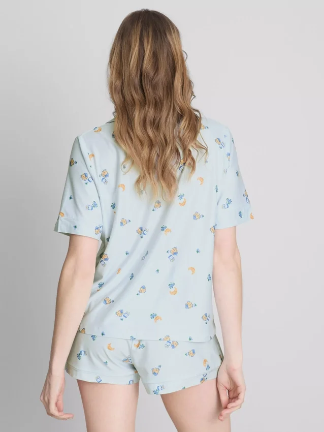 Pyjamasar i kort modell med ”Breakfast”-tryck