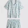 Pyjamasar i kort modell med ”Breakfast”-tryck