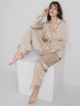 Pyjamasar i satin i boyfriend-stil