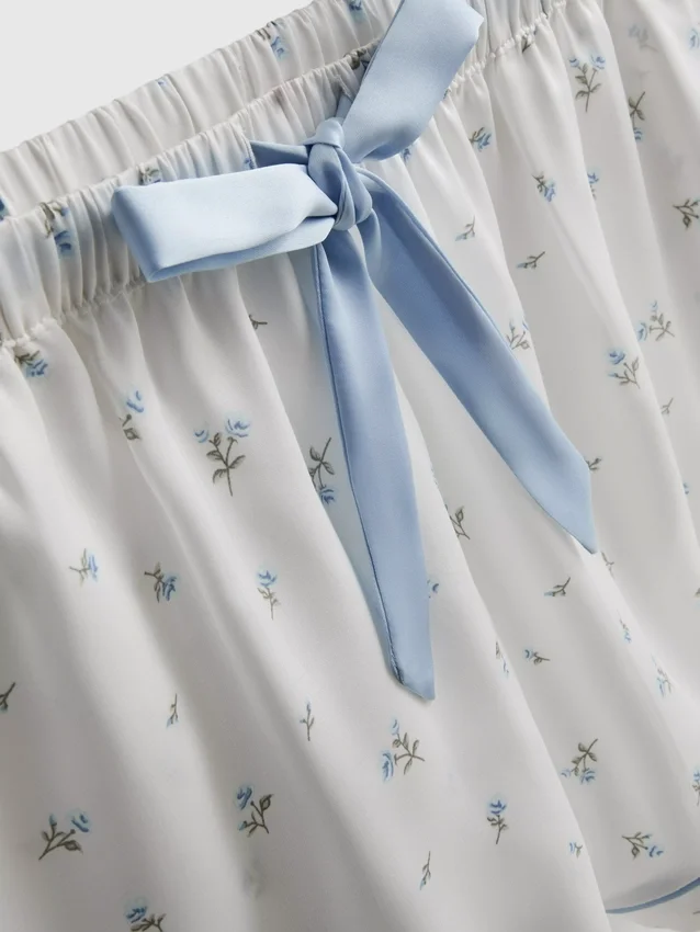 Pyjamasar i satin med blommönster i boyfriend-stil