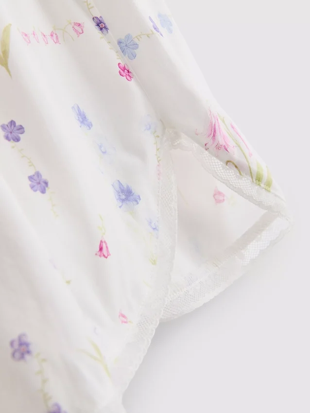 Pyjamasar med blommönster