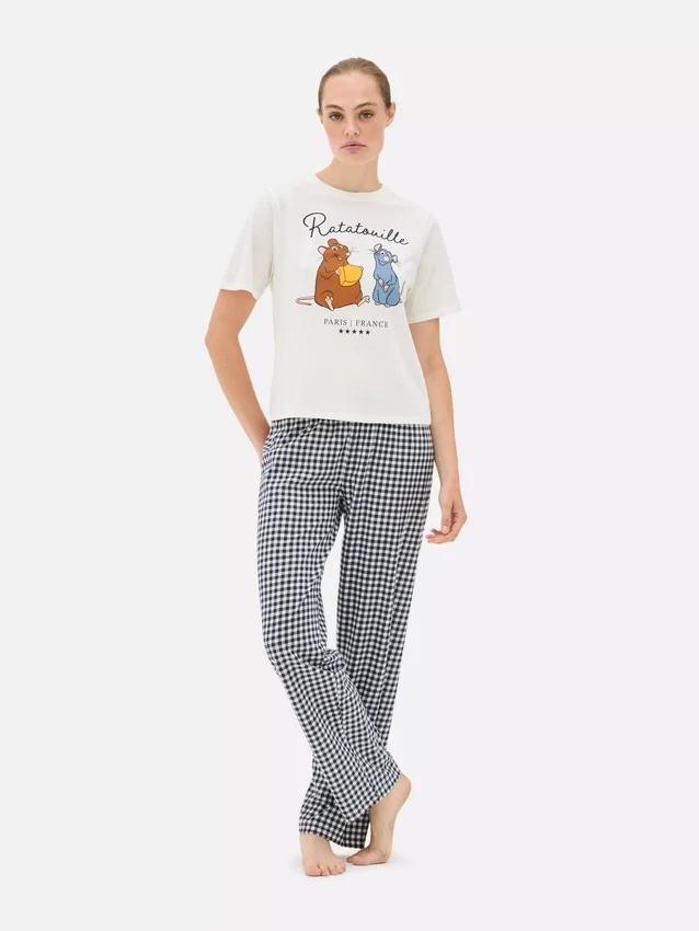 Pyjamasar med Disneys karaktärstryck