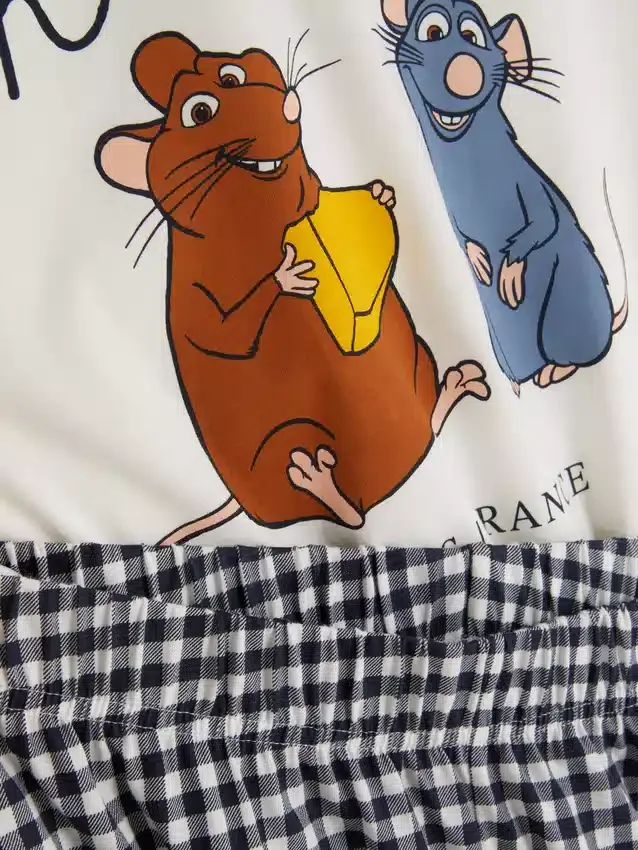 Pyjamasar med Disneys karaktärstryck
