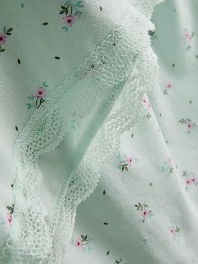 Pyjamasar med spetskant