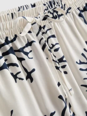Pyjamasar med tryck i korallfärg