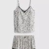 Pyjamasar med tryckt cami-top och korta shorts