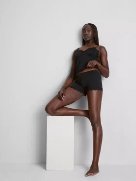 Pyjamasar-set med figursydd cami och shorts