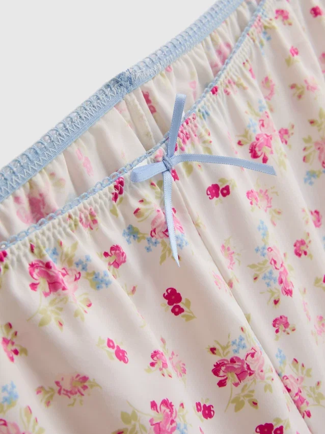 Pyjamasar-set med figursydd cami och shorts