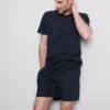 Pyjamasar-set med t-shirt och shorts