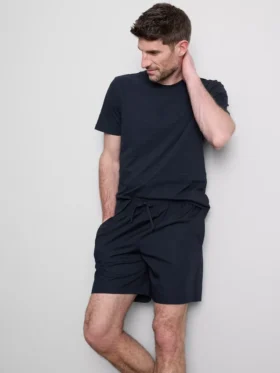Pyjamasar-set med t-shirt och shorts