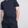 Pyjamasar-set med t-shirt och shorts