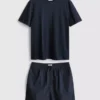 Pyjamasar-set med t-shirt och shorts