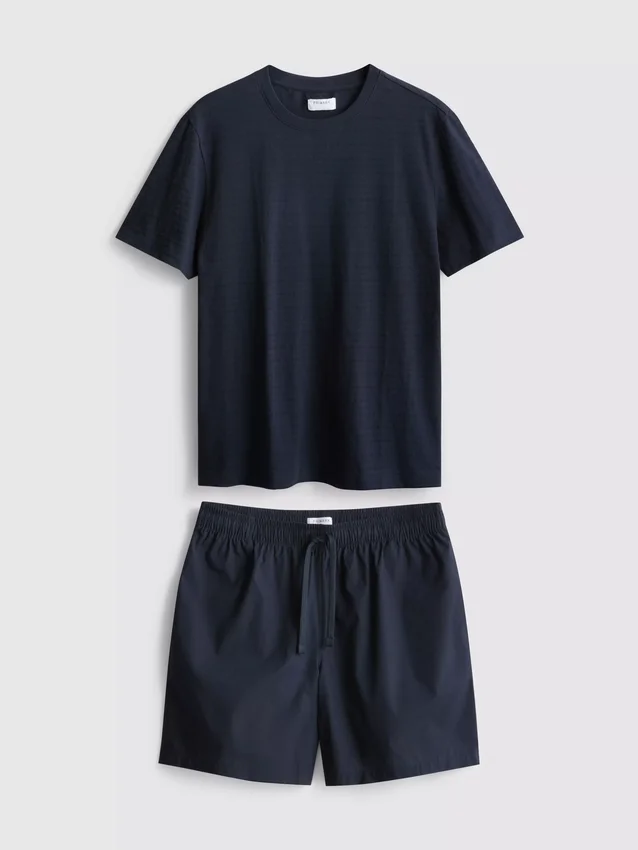 Pyjamasar-set med t-shirt och shorts