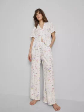 Pyjamasbyxor med blommönster och vida ben