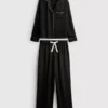 Pyjamaset i satin med kantband