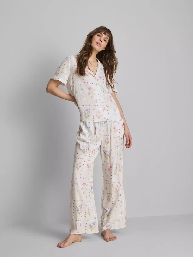 Pyjamaskjorta med korta ärmar och blommönster