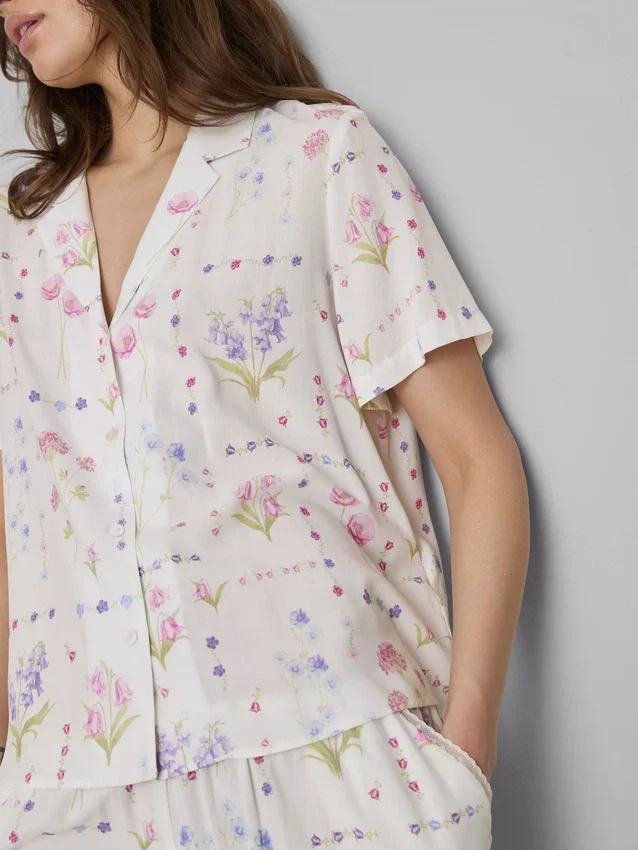 Pyjamaskjorta med korta ärmar och blommönster