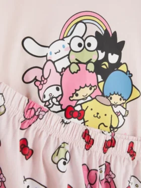 Pyjamaströja med motiv av Hello Kitty och vänner