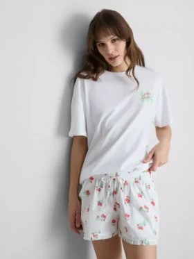 Pyjamasöverdel med grafiskt mönster