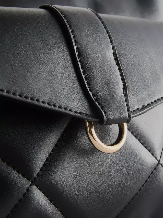 Quiltad crossbody-väska