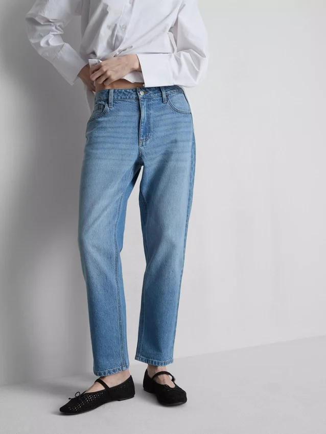 Rakskurna jeans i bomullsdenim med medelhög midja