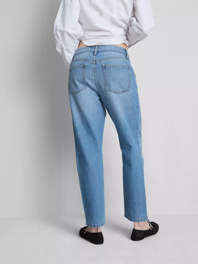 Rakskurna jeans i bomullsdenim med medelhög midja