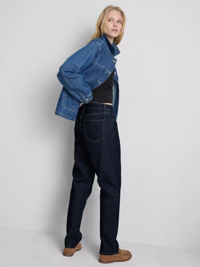 Rakskurna jeans i bomullsdenim med medelhög midja