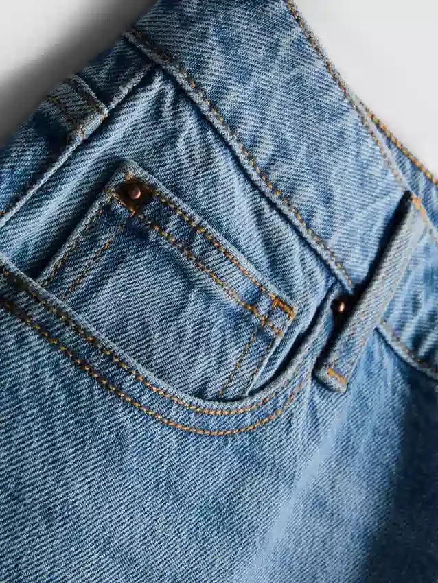 Rakskurna jeans i bomullsdenim med medelhög midja